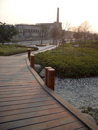 Spazierweg entlang des Kaiser-Kanals