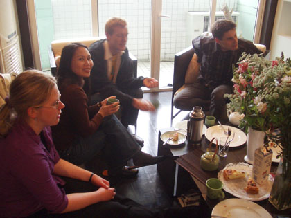 franz�sisch-amerikanisch-vietnamesisch-afrikanisch-deutscher Gemeinschaftskaffee