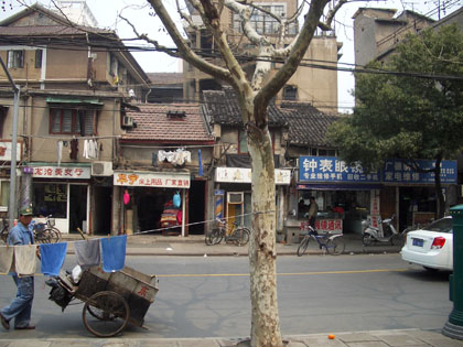 Shanghai typisch - Leben entlang der Jiangpu Lu