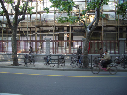 ... wo das Teehaus einmal stand ist jetzt ein Zaun!