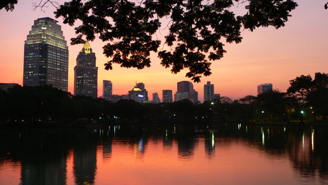 Bangkok Skyline am Lumphini Park