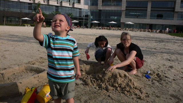 am Strand kann man Flugzeuge gucken, die fliegen zur Zeit alle zu Opa
