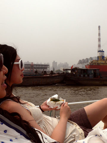 Flussfahrt ueber den Huangpu