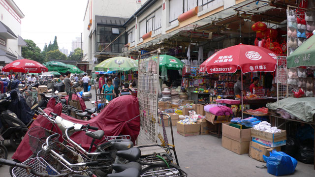 direkt neben dem Yu Garten