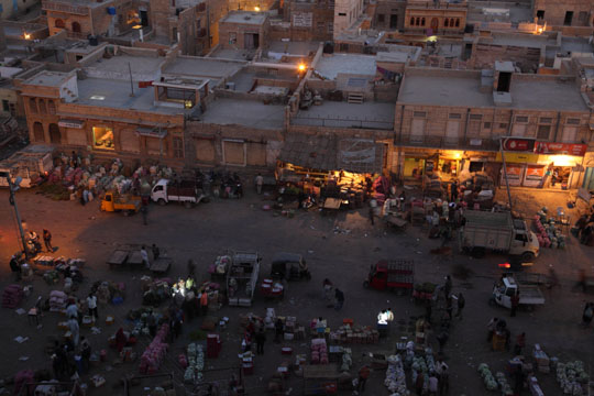 Markt am Morgen unterm Fenster