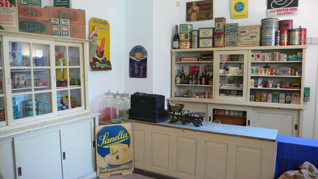 Domaene Dahlem, historical corner shop
