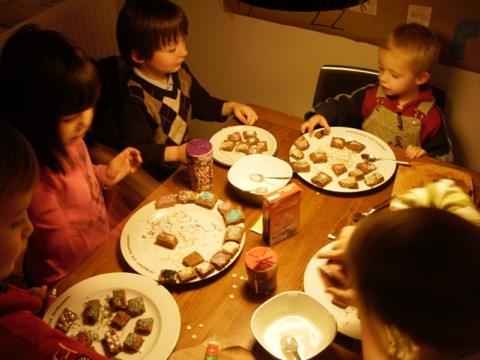 Baking cookies with Jette, Mathilda and Leander