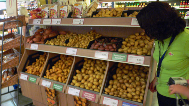 Exploring a German supermarket: Soooo many different potatoes!
