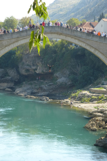 Bungee jumping without rope